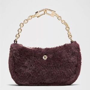Lululemon City Essentials Nano Shoulder Bag
Plush Fleece